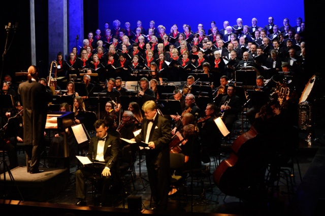 Chór Akademicki im. prof. Jana Szyrockiego ZUT i Orkiestra Opery na Zamku w Szczecinie pod dyrekcją Szymona Wyrzykowskiego wykonują kompozycję Carla Orffa CARMINA BURANA. 65 lecie CHAPS. Fot. [Bartosz Klimasiński] Jubileusz 65-lecia Chóru Akademickiego im. prof. Jana Szyrockiego [POSŁUCHAJ, ZDJĘCIA]