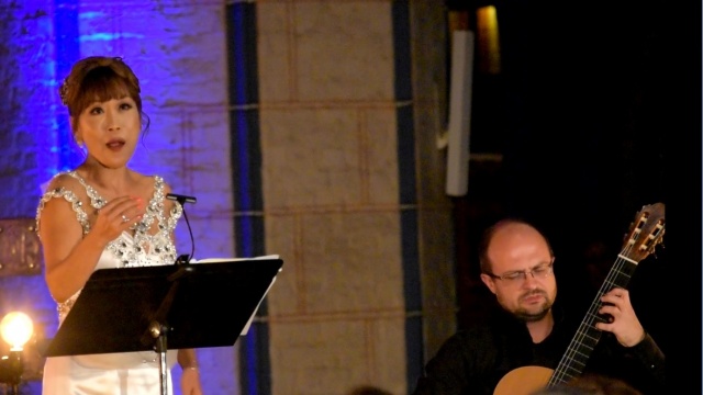 Sumi Jo – sopranistka i Krzysztof Meisinger – gitarzysta w stargardzkiej kolegiacie Najświętszej Maryi Panny. Fot. [Meisinger Music Festival 2019] Zakończył się Meisinger Music Festival 2019 [POSŁUCHAJ, ZDJĘCIA]