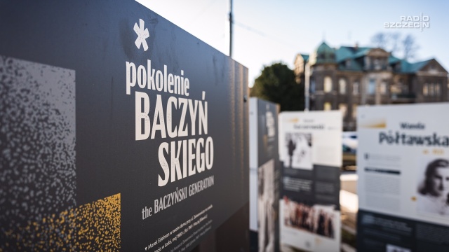 Fot. Mateusz Papke [Radio Szczecin] Wystawa "Pokolenie Baczyńskiego" przed budynkiem Radia Szczecin [ROZMOWA]