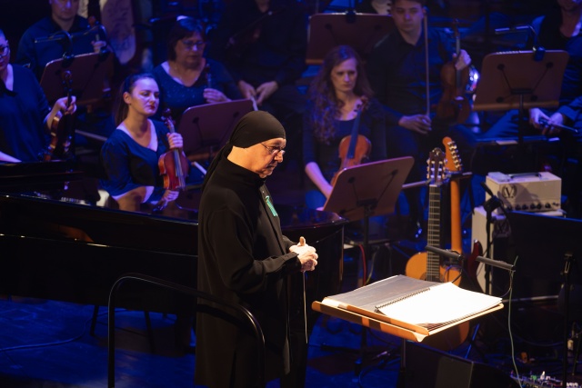 Marek Moś – dyrygent. Fot. Dariusz Gorajski [Filharmonia w Szczecinie] Marek Moś w Złotej Sali Filharmonii w Szczecinie | „Stojąc przed orkiestrą jestem bardziej rzeźbiarzem...” [ROZMOWA z ARTYSTĄ, ZDJĘCIA]