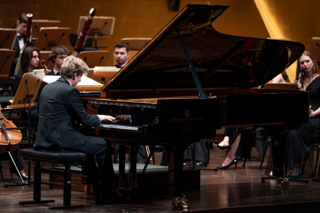 Krzysztof Wierciński – pianista. Fot. Kamila Kozioł [Filharmonia im. Mieczysława Karłowicza w Szczecinie] Krzysztof Wierciński | „Tak brzmi młodość połączona z profesjonalizmem” [ROZMOWA z PIANISTĄ, ZDJĘCIA]
