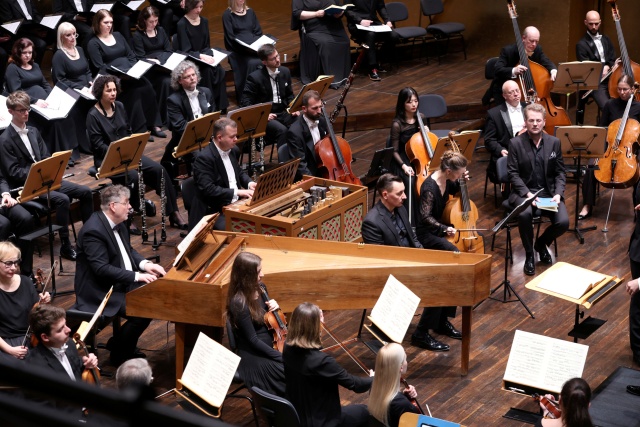 Fot. Cezary Aszkiełowicz [Filharmonia im. Mieczysława Karłowicza w Szczecinie] Przejmujące wykonanie Pasji według św. Jana w Złotej Sali Filharmonii (ROZMOWA z DYRYGENTAMI, ZDJĘCIA]