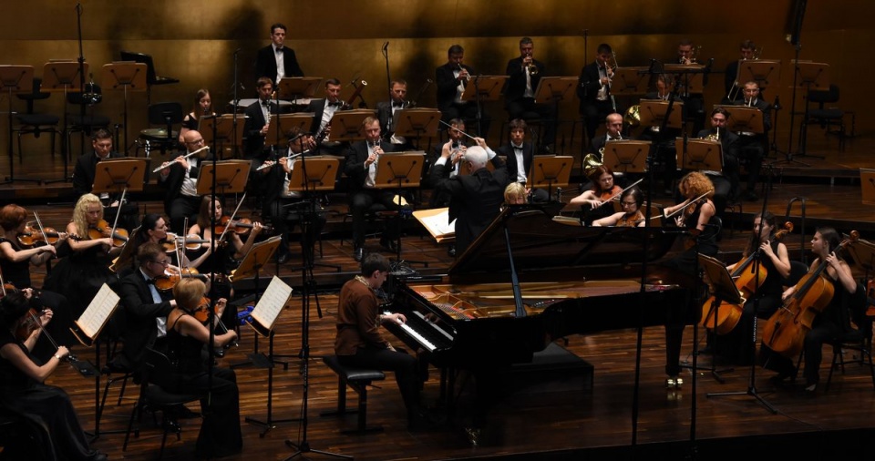 Ivan Shemchuk – pianista z Orkiestrą Narodowej Filharmonii Lwowskiej w Filharmonii im. Mieczysława Karłowicza w Szczecinie. XIV Międzynarodowy Festiwal Sacrum Non Profanum. Fot. Jan Olczak