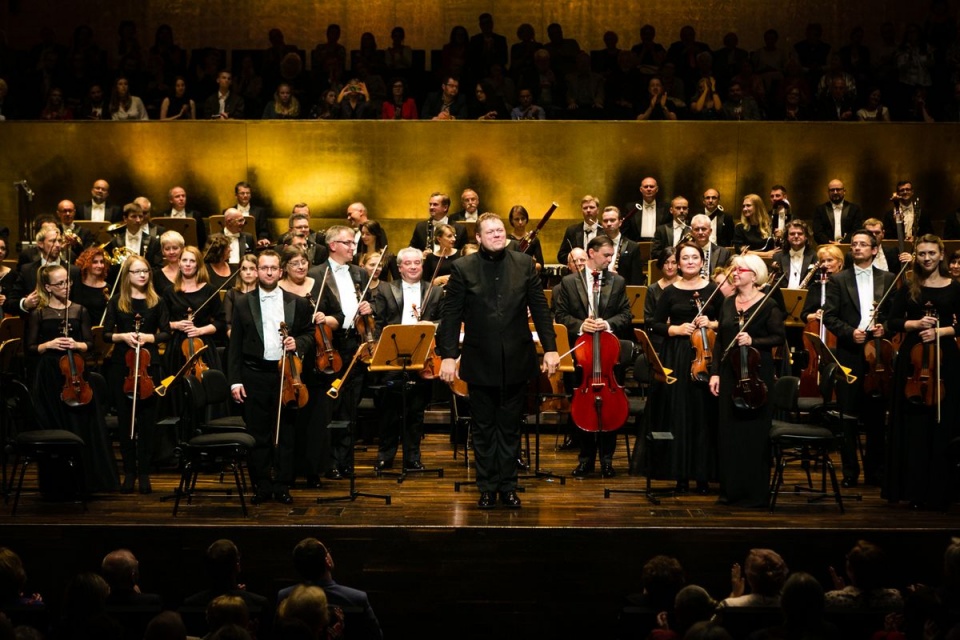 Rune Bergmann – dyrygent z orkiestrą filharmonii szczecińskiej, fot. Sebastian Wołosz