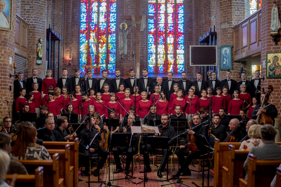 Chór Uniwersytetu Szczecińskiego i Capella Toruniensis. Fot. Ośrodek Kultury Gminy Wolin