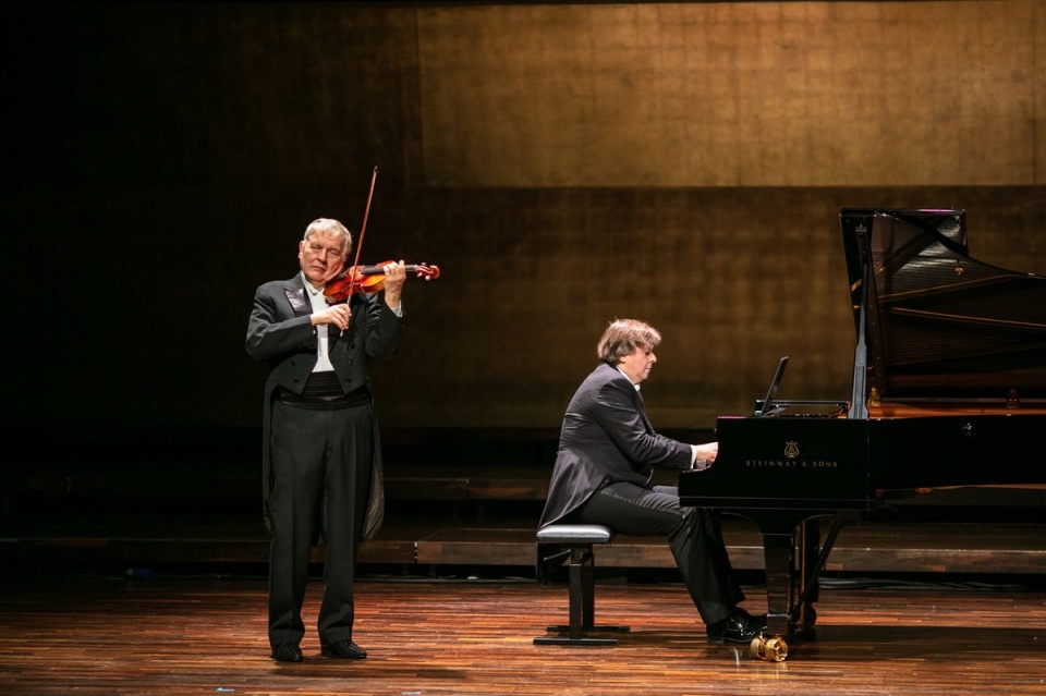 Konstanty Andrzej Kulka – skrzypek i Krzysztof Jabłoński – pianista. Fot. Filharmonia im. Mieczysława Karłowicza w Szczecinie