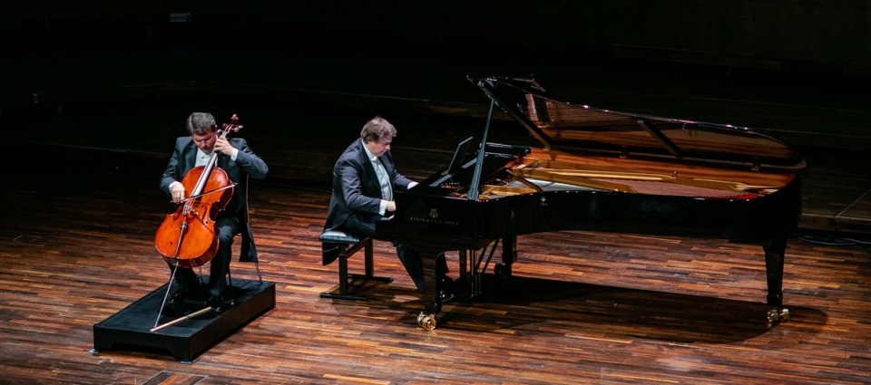 Tomasz Strahl – wiolonczelista i Krzysztof Jabłoński – pianista. Fot. Filharmonia im. Mieczysława Karłowicza w Szczecinie