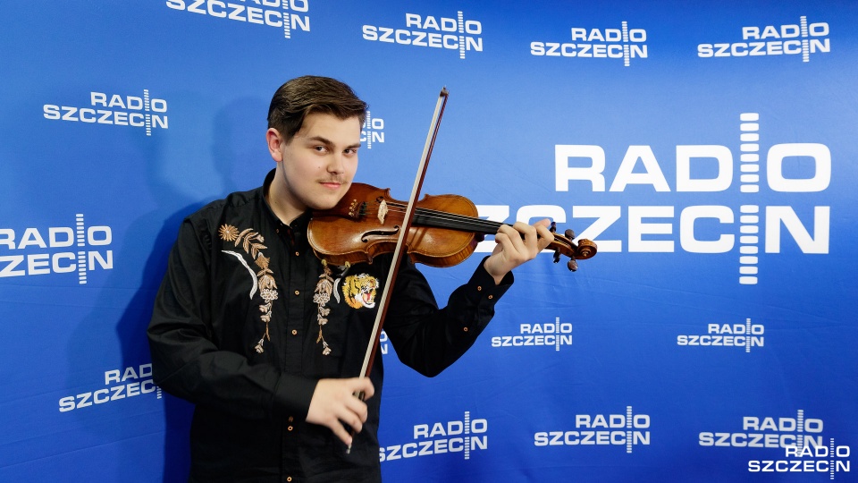 Daniel Piotr Rozmus – skrzypek. Fot. Robert Stachnik [Radio Szczecin]