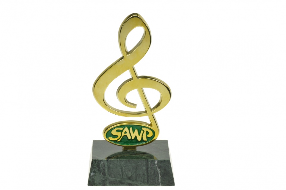 Statuetka Grand Prix SAWP dla Leszka Skrli. Fot. [Materiały prasowe]