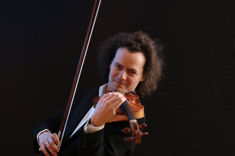 Mariusz Patyra – skrzypek. Fot. [Marcel Domeier]