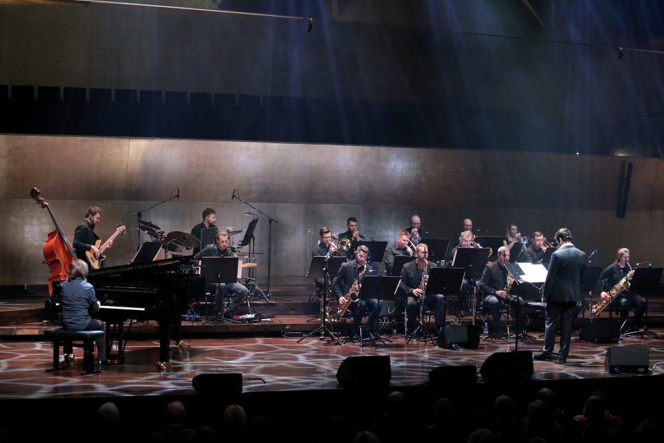 Szczecin Philharmonic Big Band pod dyrekcją Jakuba Kraszewskiego. Fot. [Filharmonia w Szczecinie]