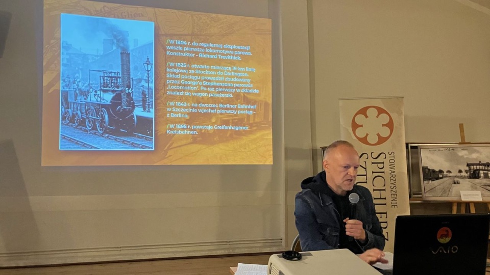 Jan Matura opowiada o Gryfińskiej kolei powiatowej. Fot Małgorzata Frymus