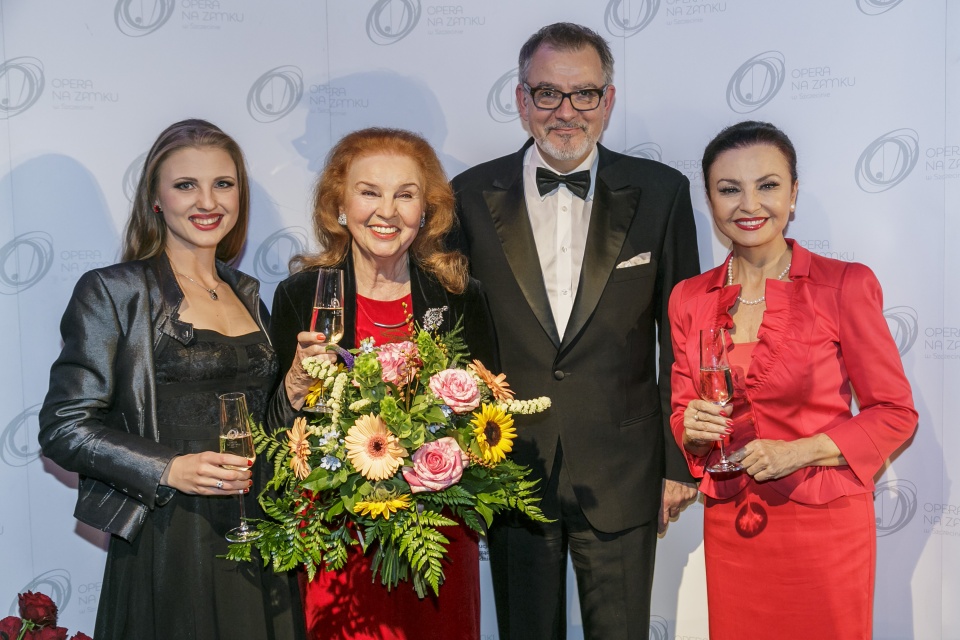 jubileusz Ireny Brodzińskiej. Od lewej: Natalie Brodzińska, rena Brodzińska, Jacek Jekiel, Grażyna Brodzińska. 2017 rok. Fot. ze zbiorów prywatnych rodziny