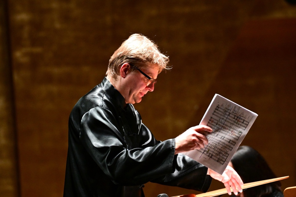 Szymon Bywalec – dyrygent. Fot. Marcin Bielecki