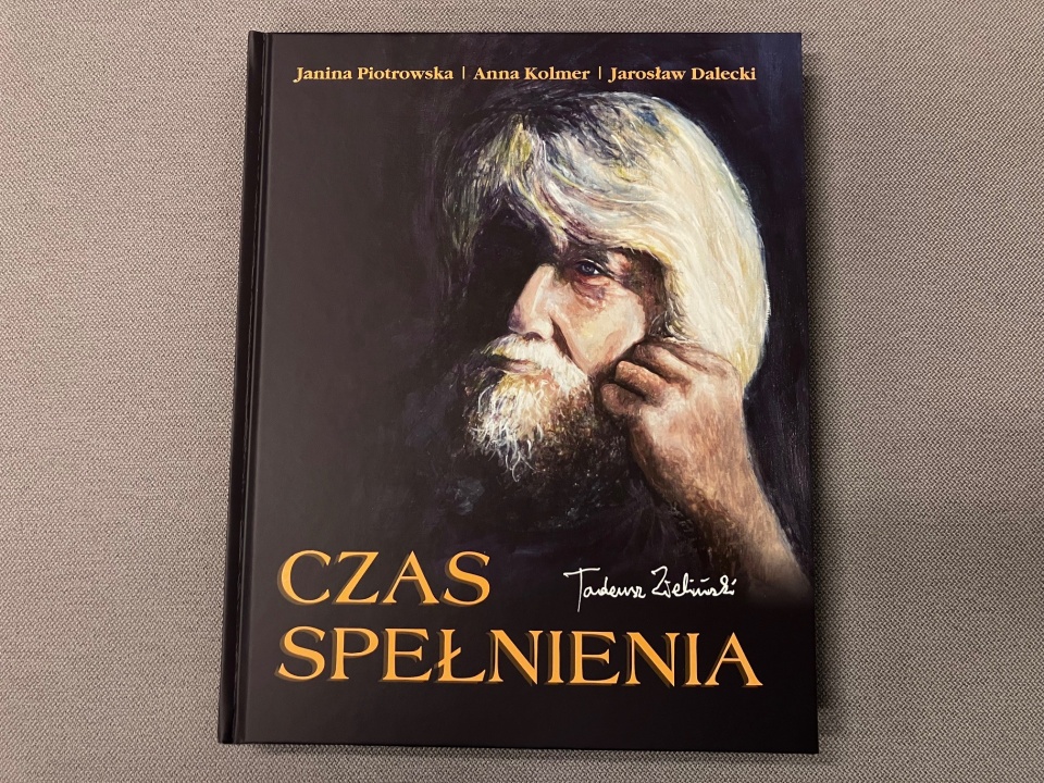 Okładka książki "Czas spełnienia". Fot. Agata Rokicka [Radio Szczecin]