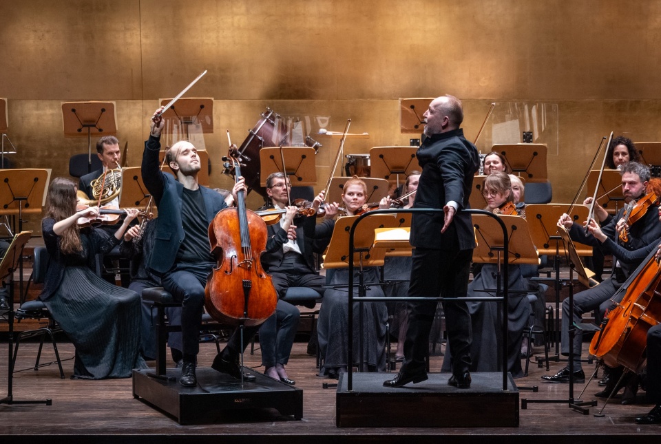 Maciej Kułakowski – wiolonczelista i Maciej Tworek – dyrygent. Fot. Sebastian Wołosz