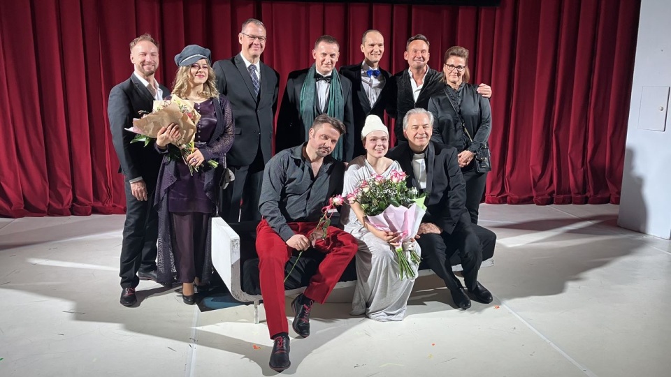 Obsada szczecińskiej "Traviaty" w Operze na Zamku z sopranistką Martą Mazanek-Matuszewską. Fot. Małgorzata Frymus