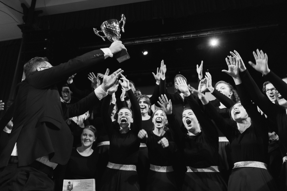 Chór Uniwersytetu Ekonomicznego w Katowicach pod dyrekcją Michała Brożka z Grand Prix 60. Międzynarodowego Festiwalu Pieśni Chóralnej im. prof. Jana Szyrockiego w Międzyzdrojach. Fot. Adam Kujawski