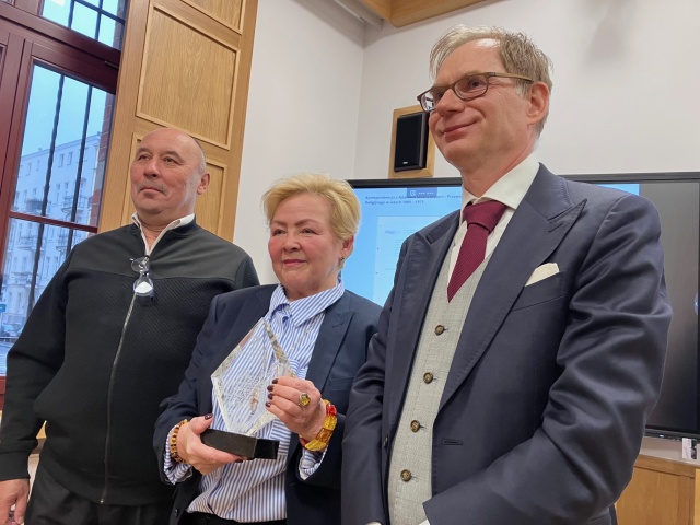 Od lewej: Roman i Halina Lebiedź oraz Krzysztof Kowalczyk. Fot. Agata Rokicka [Radio Szczecin] 7.12.2025 - Tatarski skarb