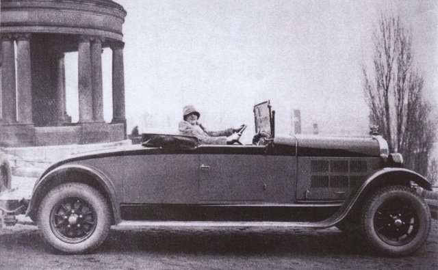 Julia Lehrmann, śpiewczka operowa Teatru Miejskiego w Szczecinie w ośmiocylindrowym Stoewerze G.14. 15.03.2026 - Te wspaniałe kobiety w swych wspaniałych maszynach. Część druga