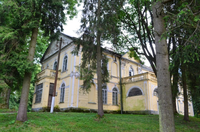 Pałac Fredrów w Beńkowej Wiszni. Fot. Barbara Patlewicz 9.08.2026 - Palec Fredry