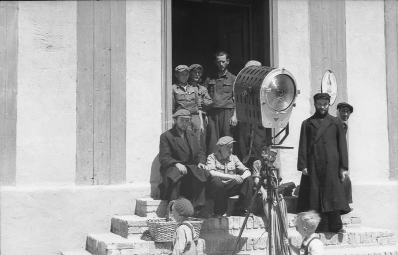 Ekipa filmu "Heimkehr" (1941). Fot. Albert Cusian [wikipedia.org]