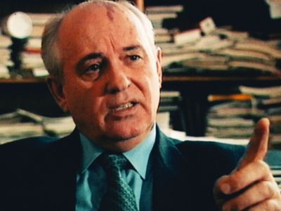 Michaił Gorbaczow, jeden z symboli zmian w polityce Wschód-Zachód. (fot. TVP)