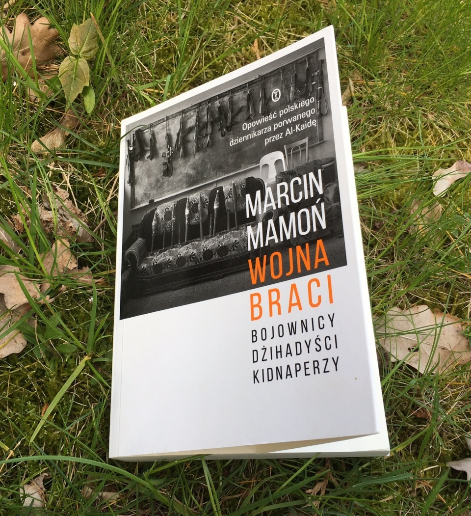 Książka Marcina Mamonia "Wojna braci Bojownicy, dżihadyści, kidnaperzy". Fot. Agata Rokicka [Radio Szczecin]