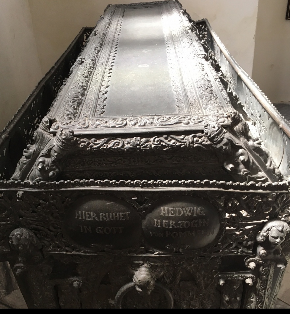Sarkofag księżnej Jadwigi w Kościele Mariackim w Darłowie. Fot. Agata Rokicka [Radio Szczecin]