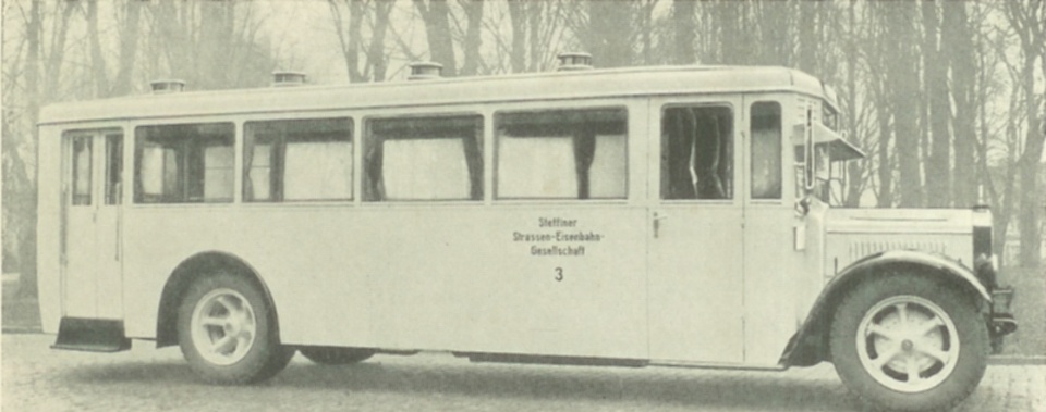 Z ksiązki "50 Jahre Stettiner Strassenbahn 1879 - 1929". Autobusy o 40 miejscach, 22 siedzących i 18 stojących. Fot. z sedina.pl
