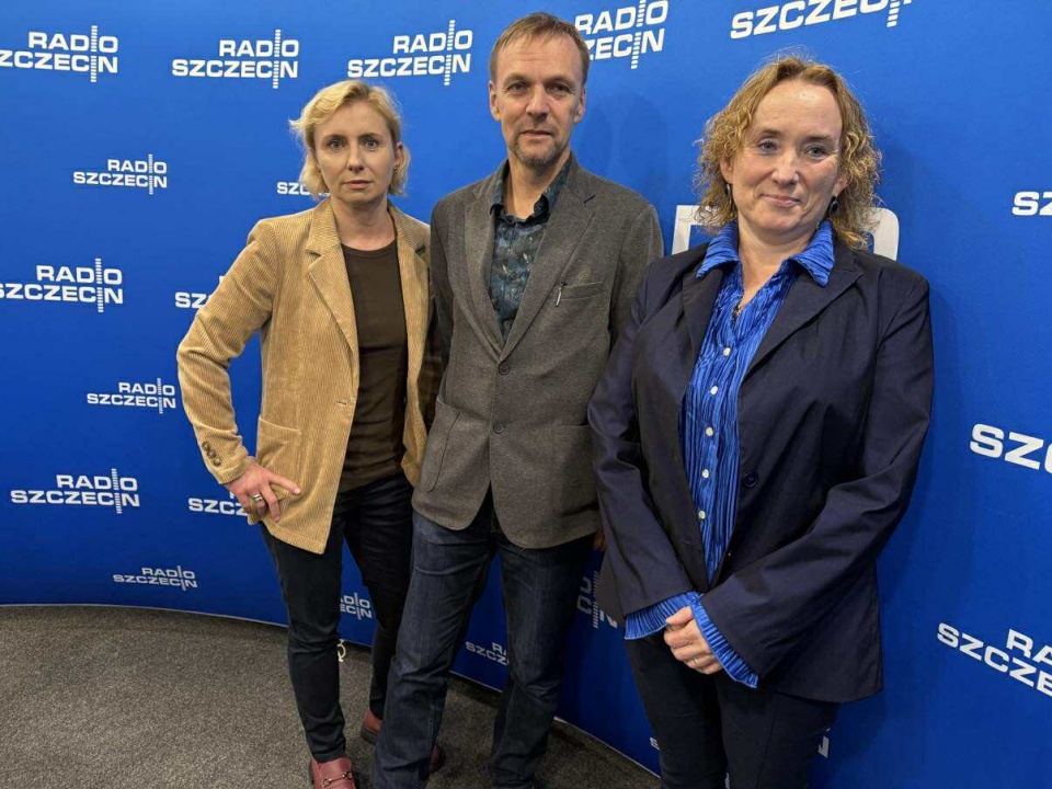 Od prawej: Reneta Król-Mazur, Grzegorz Skrukwa i Barbara Patlewicz. Fot. Agata Rokicka [Radio Szczecin]