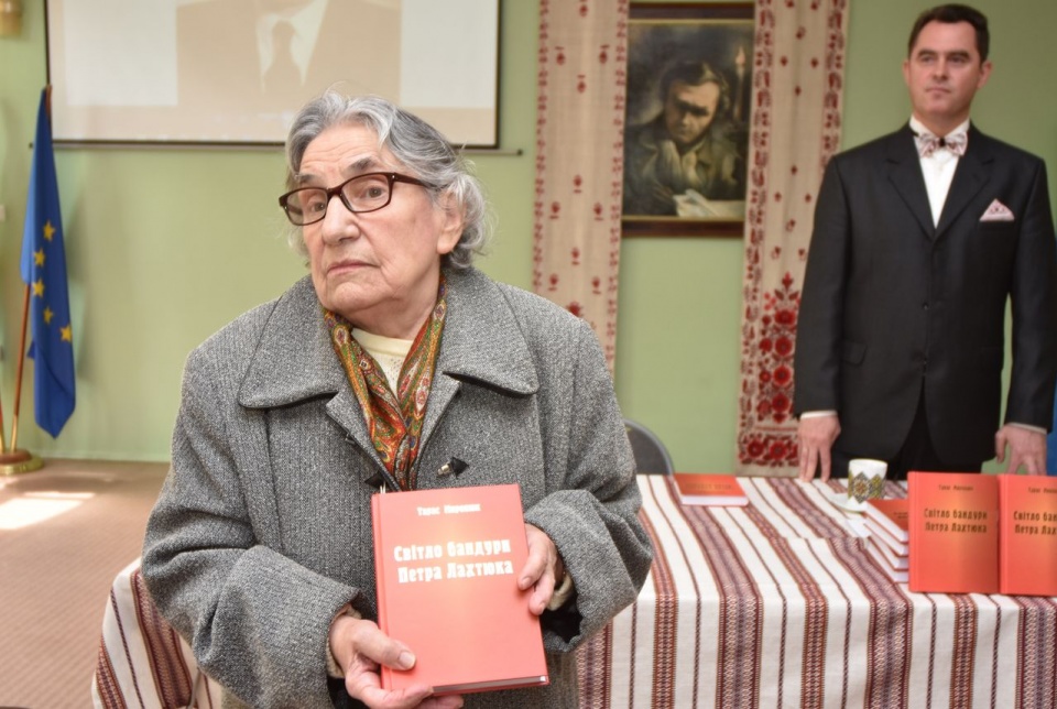 Olga Łaska podczas promocji książki z autorem Tarasem Myroniukiem (fot. Jan Syrnyk ukraincy.org)