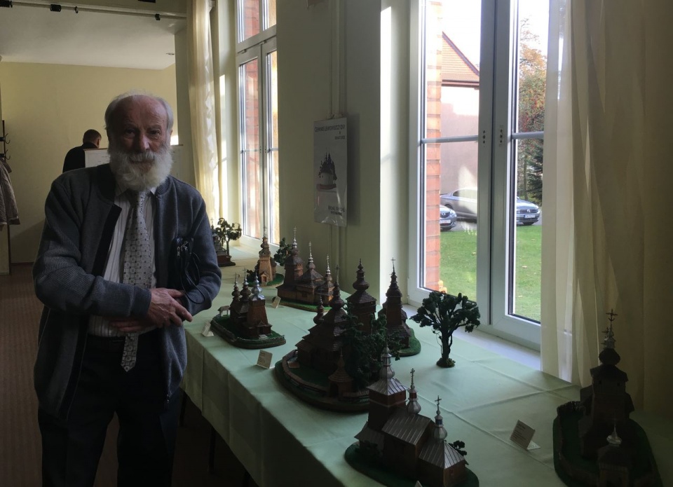 Wystawa miniatur drewnianych cerkwi ukraińskich autorstwa Michała Warchiła Fot. Małgorzata Frymus Radio Szczecin.