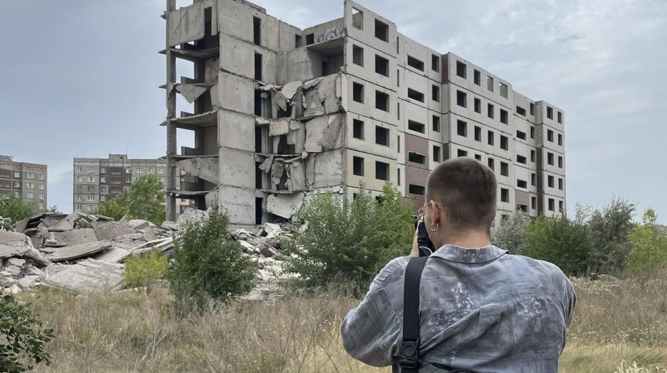 Dziennikarze muszą rejestrować działania wojenne. Na fotografii GeorgI Ivanchenko.
