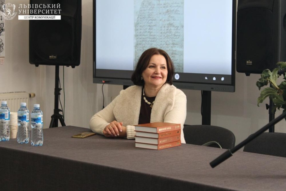 Natalia Tychołoz – doktorka nauk humanistycznych w zakresie literaturoznawstwa, docentka, dyrektorka Instytutu Frankoznawstwa Lwowskiego Uniwersytetu Narodowego im. Iwana Franki