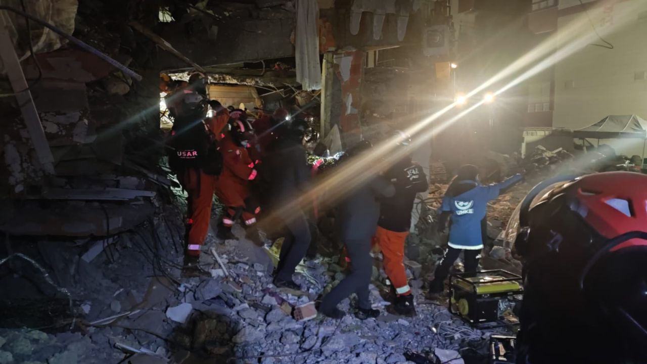 Turcja - 25 tysięcy ofiar trzęsienia ziemi