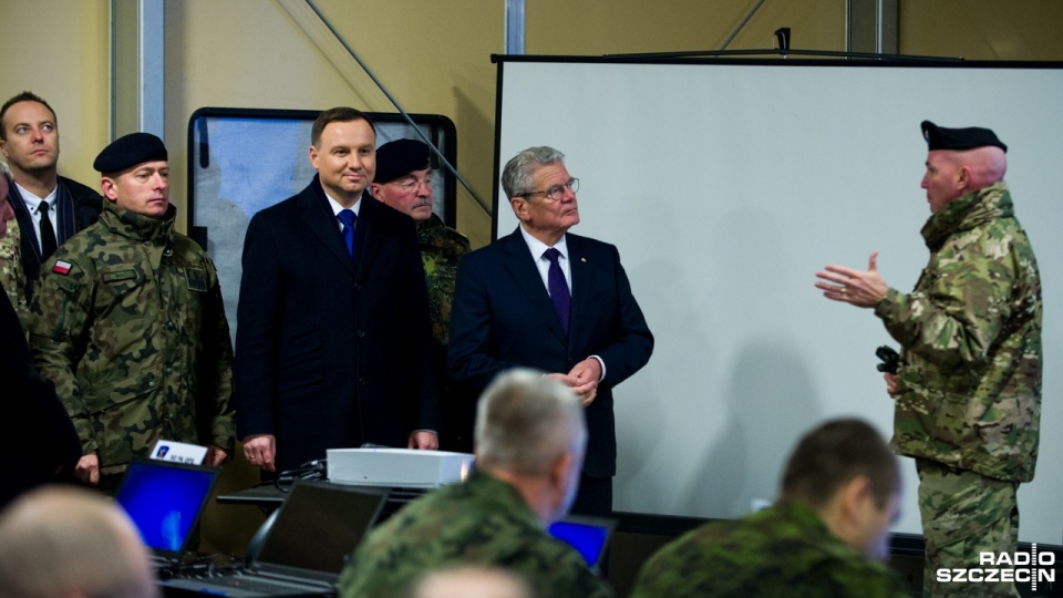 Prezydent RP Andrzej Duda i prezydent Niemiec Joachim Gauck w korpusie NATO w Szczecinie. Fot. Olaf Nowicki [Radio Szczecin]