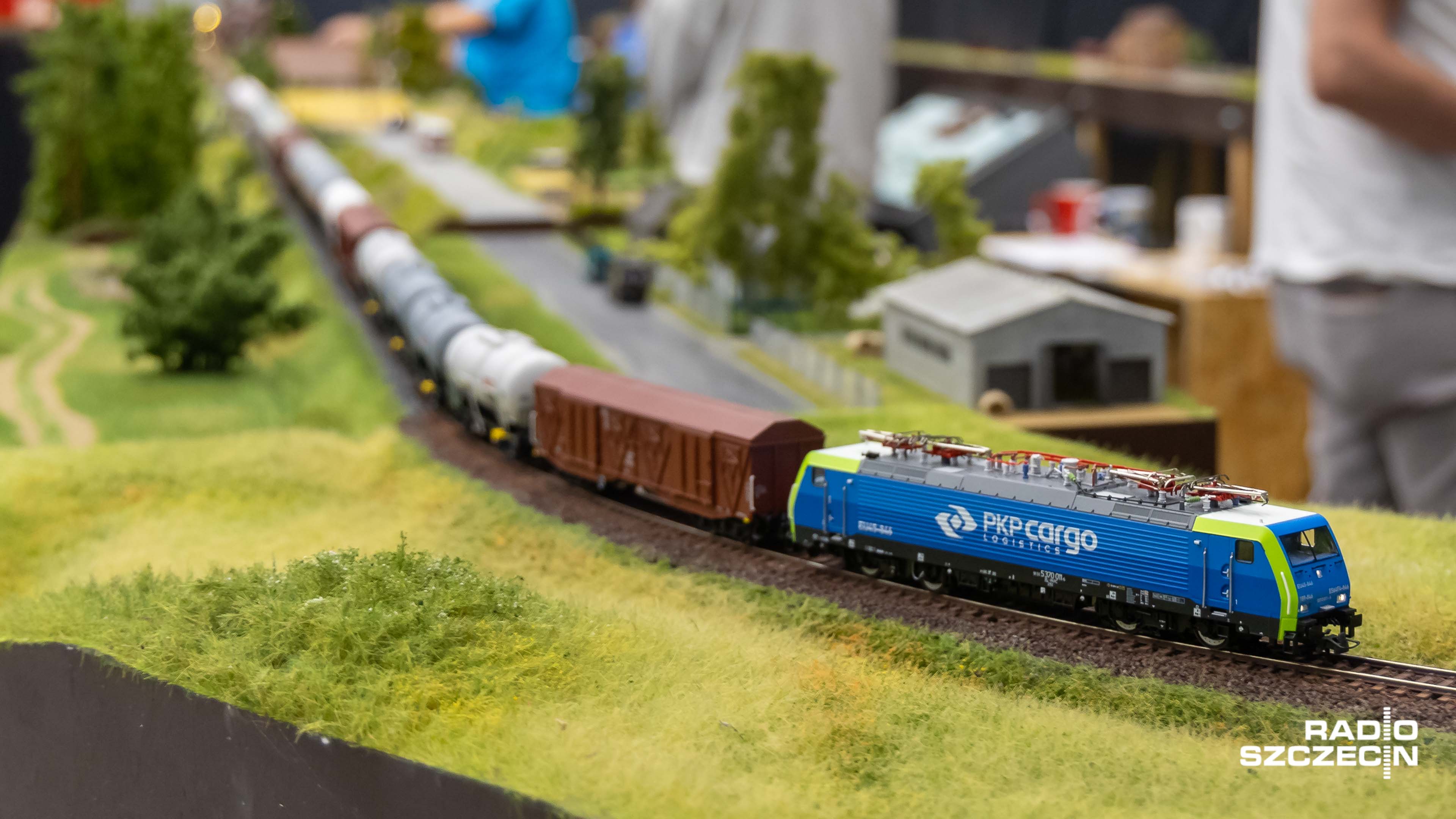 150 metrów kolejowej makiety, miniaturowe pociągi, dworce i stacje przeładunkowe. Torowy świat w mikroskali będziemy mogli obejrzeć podczas XII Wystawy Makiet Kolejowych w Szczecinie.