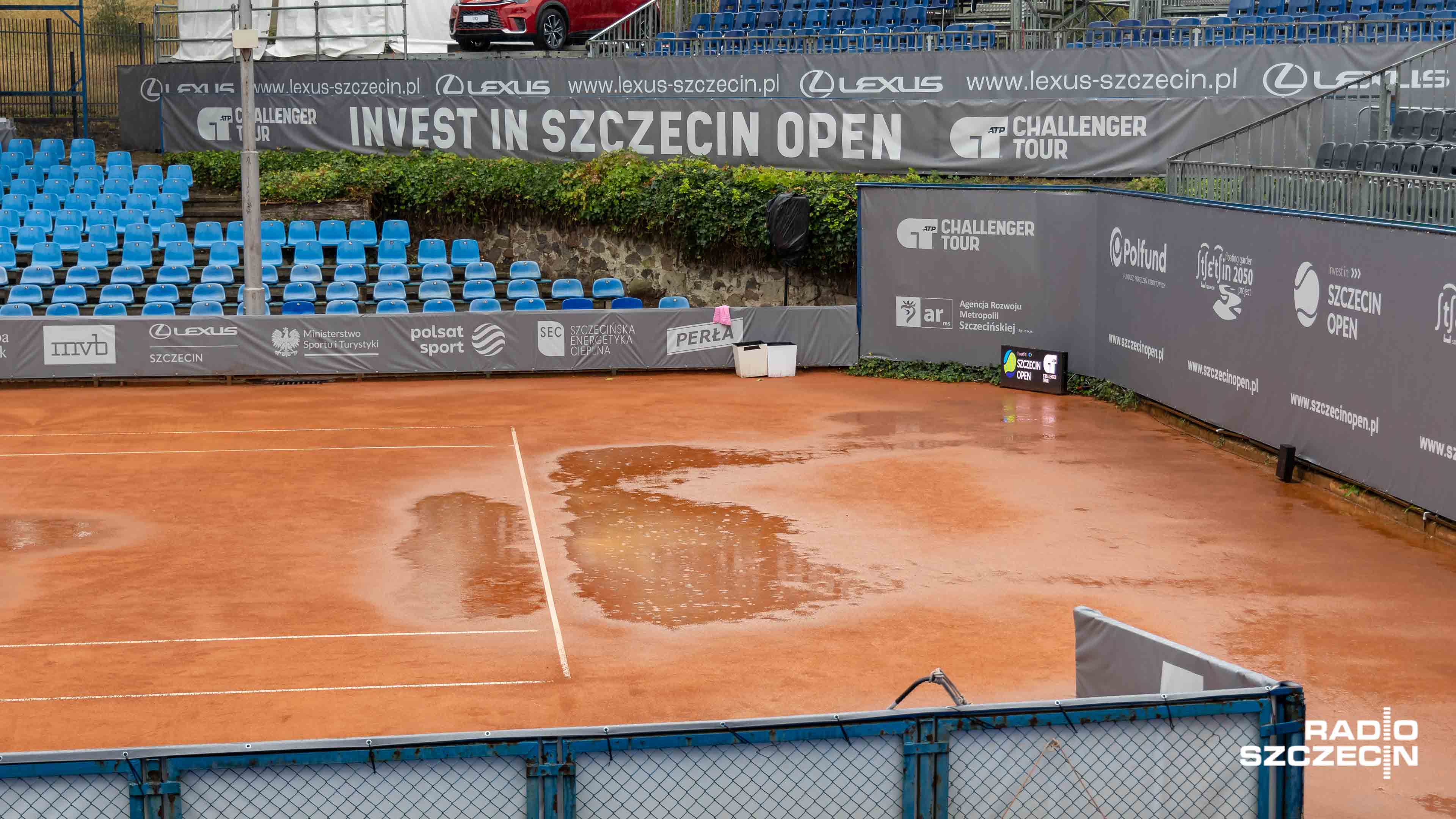 Pogoda storpedowała pierwszy dzień tenisowego turnieju Invest in Szczecin Open. Z powodu padającego deszczu nie rozegrano żadnego zaplanowanego na poniedziałek meczu.