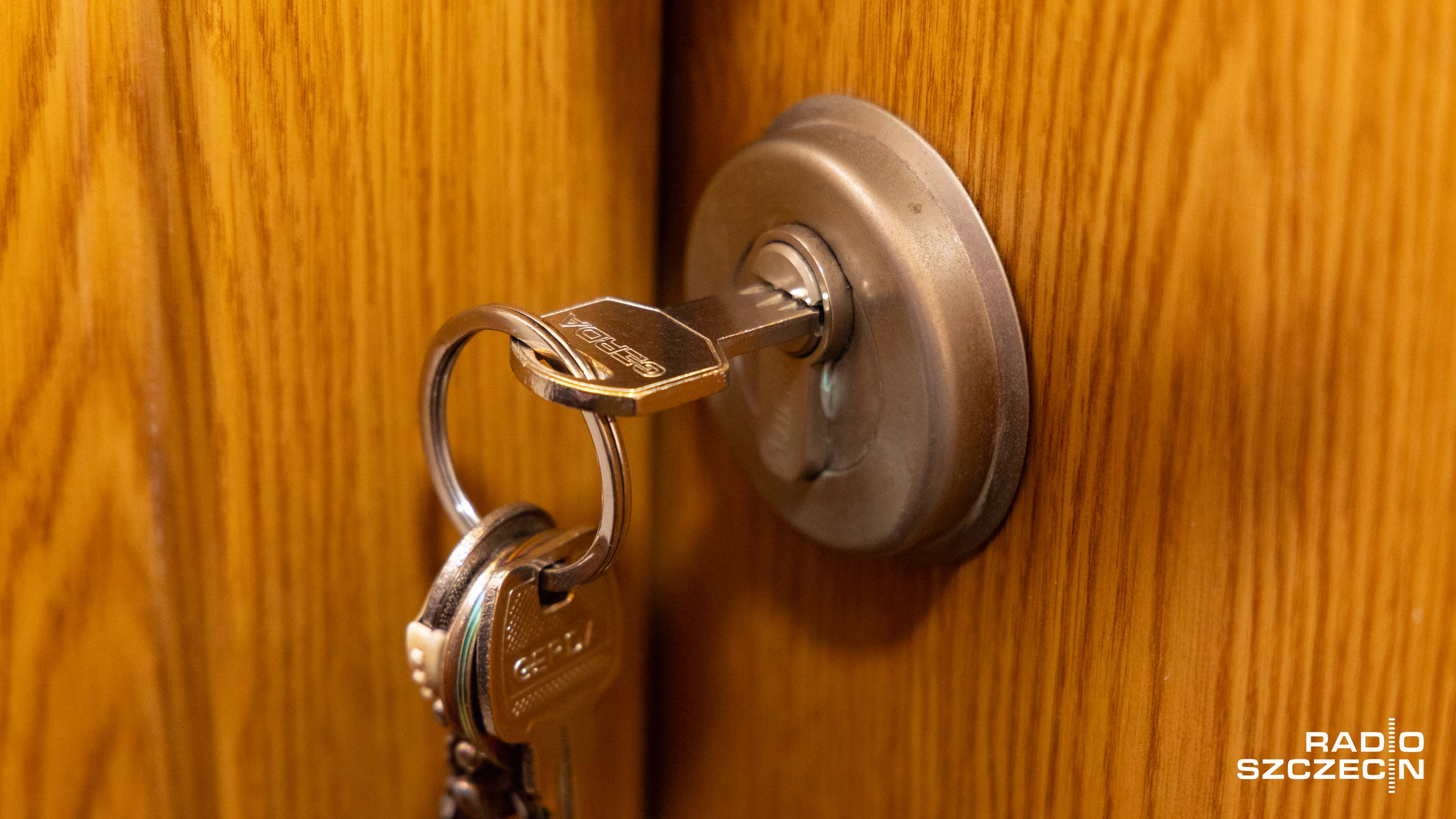 Policjanci przypominają, że złodzieje w święta nie mają wolnego. Przed wyjazdem, na przykład do rodziny na Wielkanoc, warto zadbać o nasze mienie.