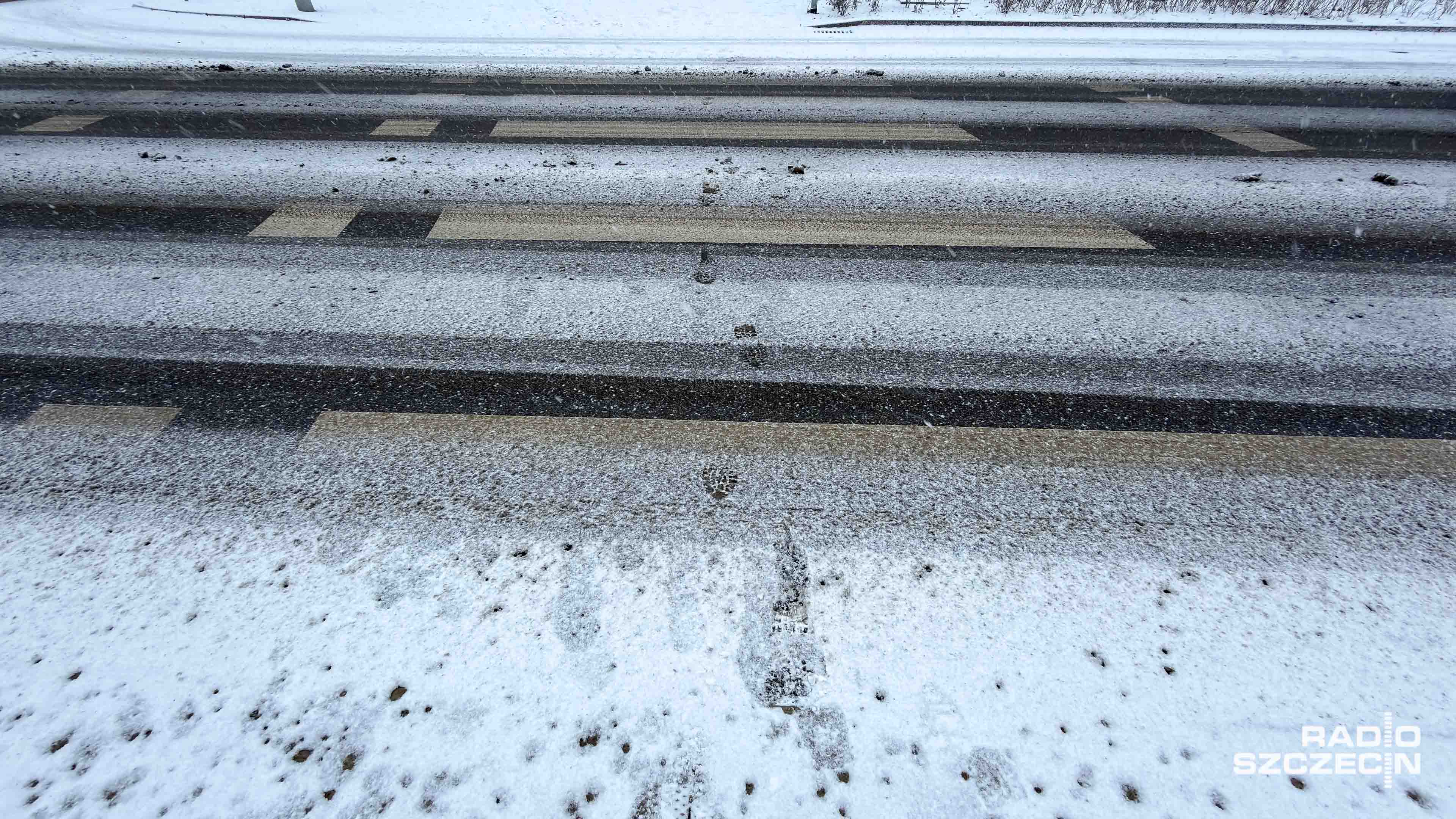 Niebezpiecznie ślisko na chodnikach szczecina