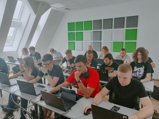 Uczniowie Technikum Technologii Cyfrowych rozwiązują IT Fitness Test, fot.Fundacja Szczecin_Lab