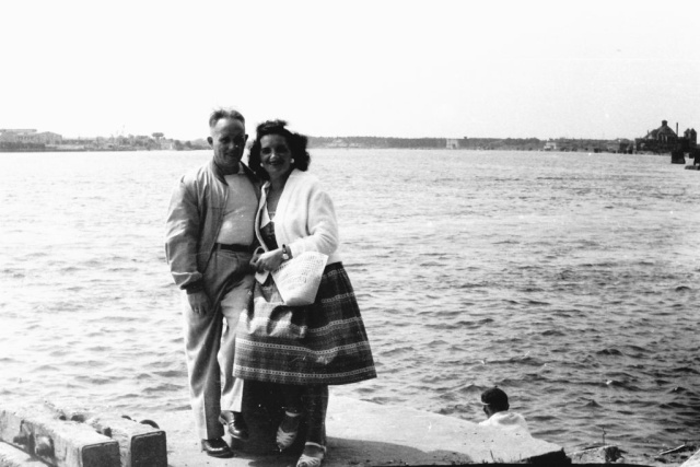 Rodzice w Świnoujściu - około 1958 roku. Fot. ze zbiorów rodzinnych "Mamusia" - reportaż Anny Kolmer
