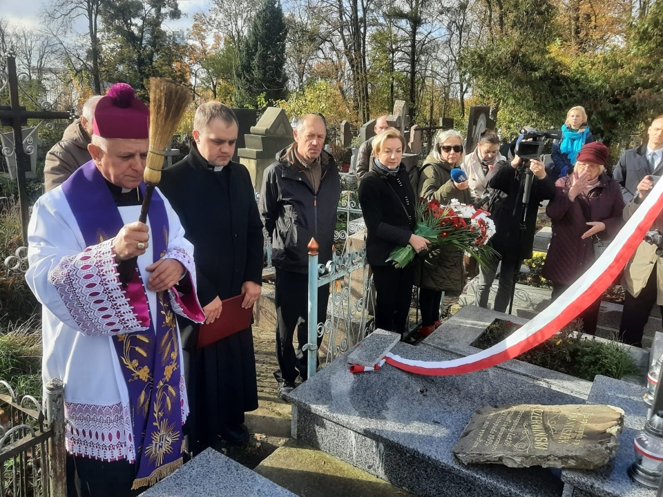 Poświęcenie odnowionego grobu Powstańca Styczniowego, Zygmunta Czerwińskiego. Fot. ze zbiorów Towarzystwa "Zabytek"