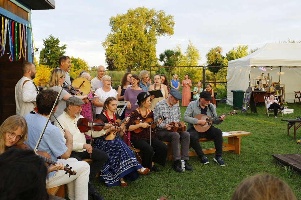 Występ uczestników Etno - Jurandowa