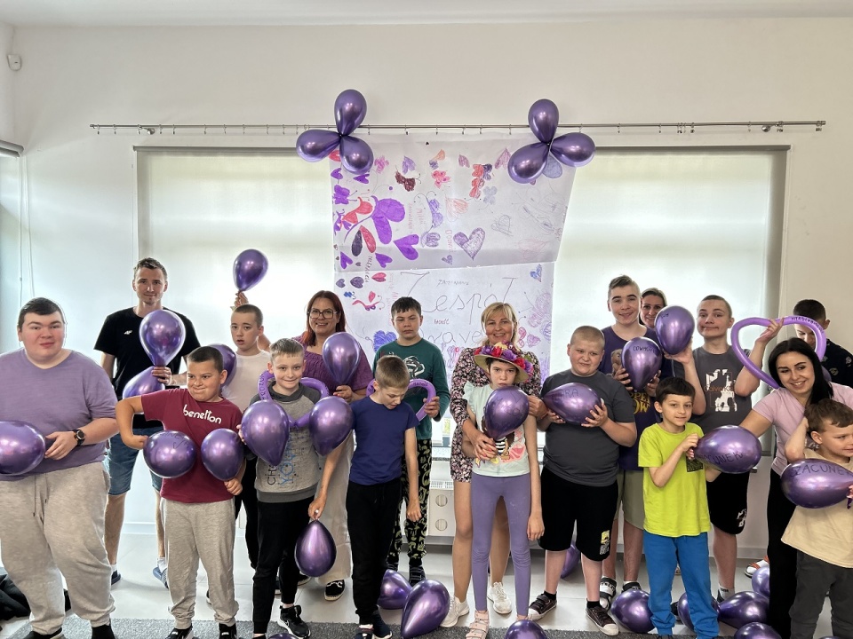 Podopieczni Ośrodka Harmonia z kadrą pedagogiczną