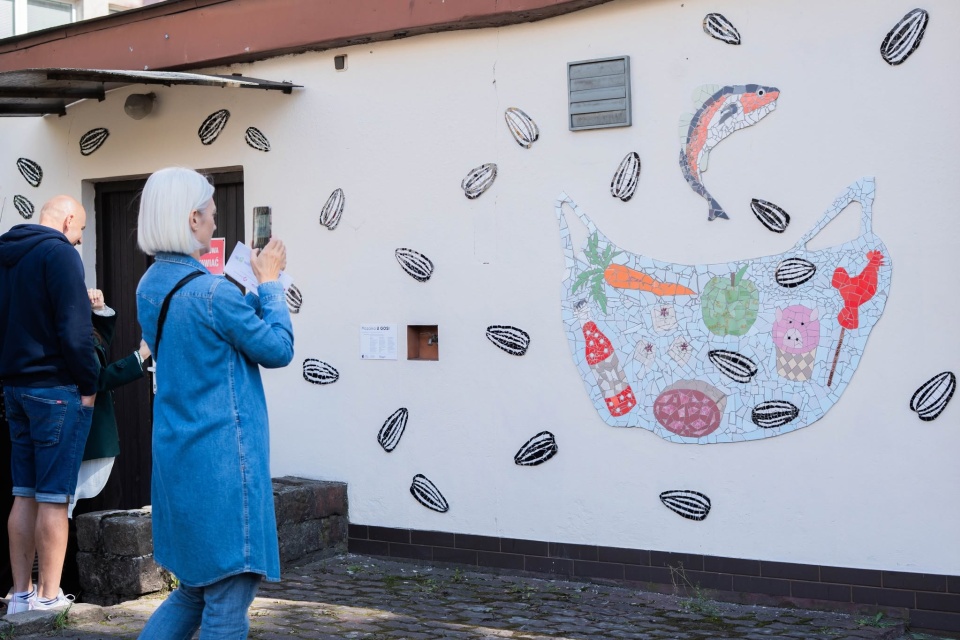 Punkt u Gosi i nowa mozaika; fot. Stowarzyszenie Oswajanie Miasta