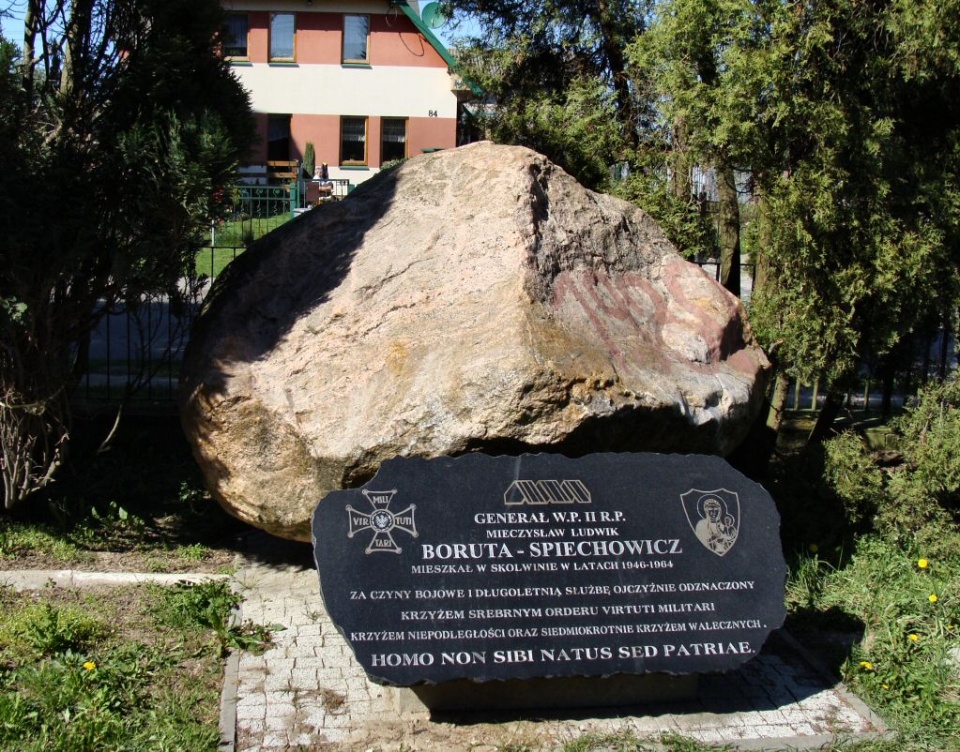 Pomnik Mieczysława Boruty-Spiechowicza w Szczecinie Skolwinie. Fot. wikipedia. org