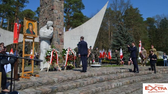 78 lat temu żołnierze Wojska Polskiego forsowali Odrę w ramach operacji berlińskiej. W sobotę z tej okazji odbyły się uroczystości na Cmentarzu Wojennym w Starych Łysogórkach. Fot. Marcin Kokolus 