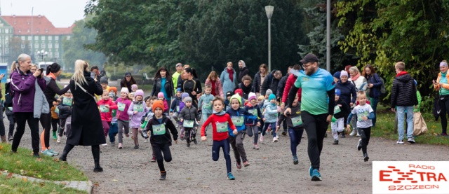 W ramach II edycji Biegu Dla Hospicjum, który odbył się w parku Kasprowicza pobiegło aż 500 osób. Fot. Robert Stachnik 